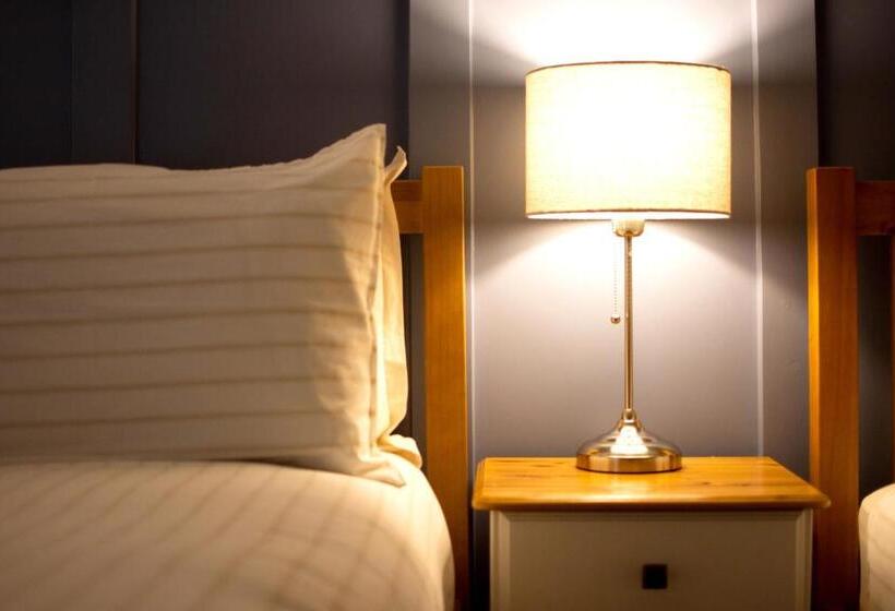 Номер Стандарт Трехместный, Salamander Guest House