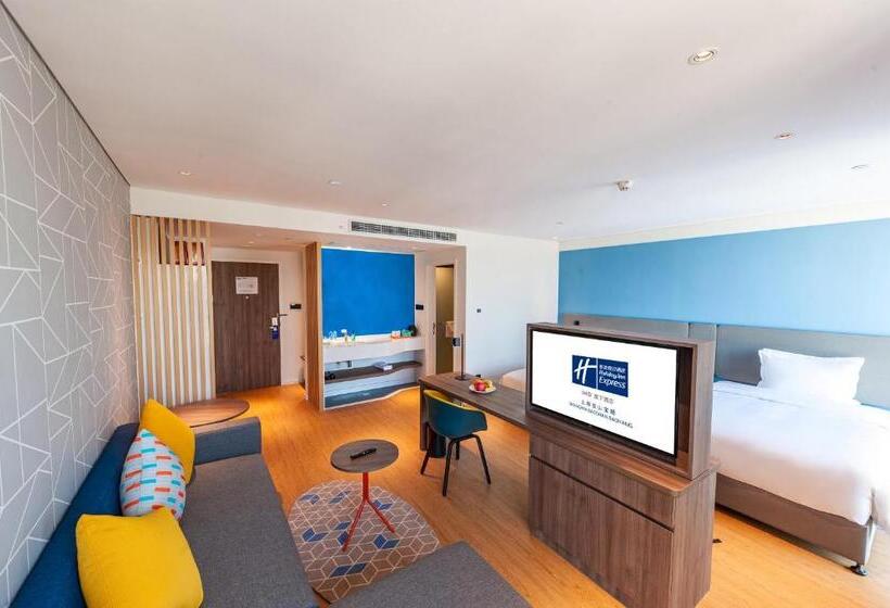 سوییت, Holiday Inn Express Shanghai Baoyang, An Ihg
