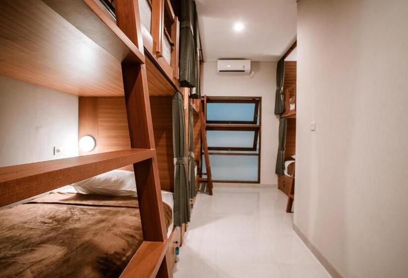 Кровать в Общей Комнате, One Degree Sunset Hill Leisure