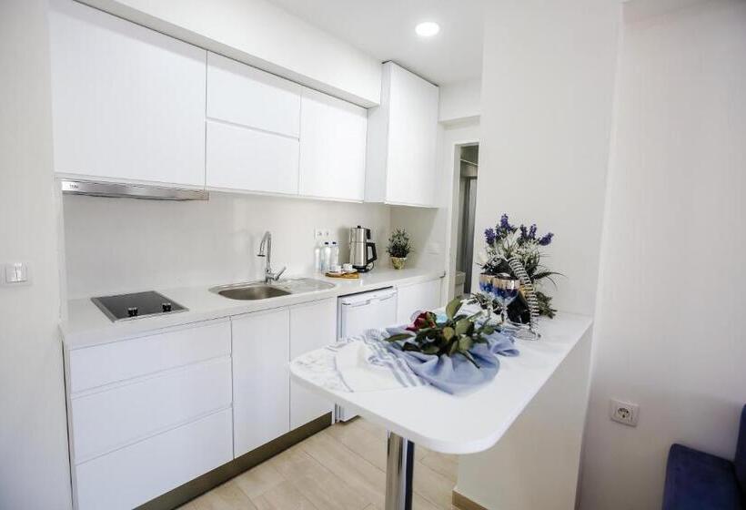 Suite with Balcony, Princess Kinli Suites