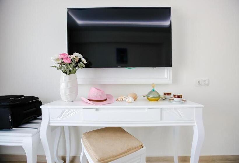 Standard Studio with Balcony, Princess Kinli Suites