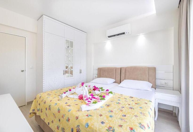 Suite with Balcony, Princess Kinli Suites
