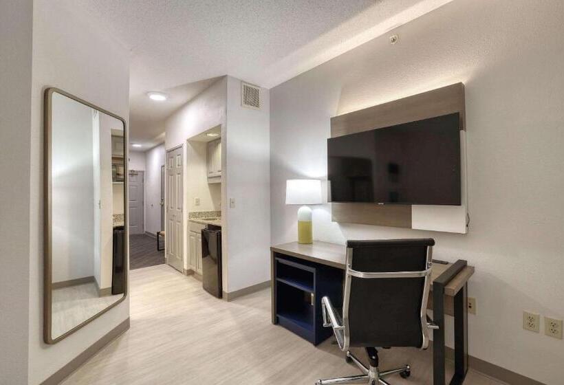 Люкс, Comfort Suites Milwaukee Airport