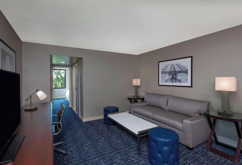 Люкс, Sheraton Suites Philadelphia Airport