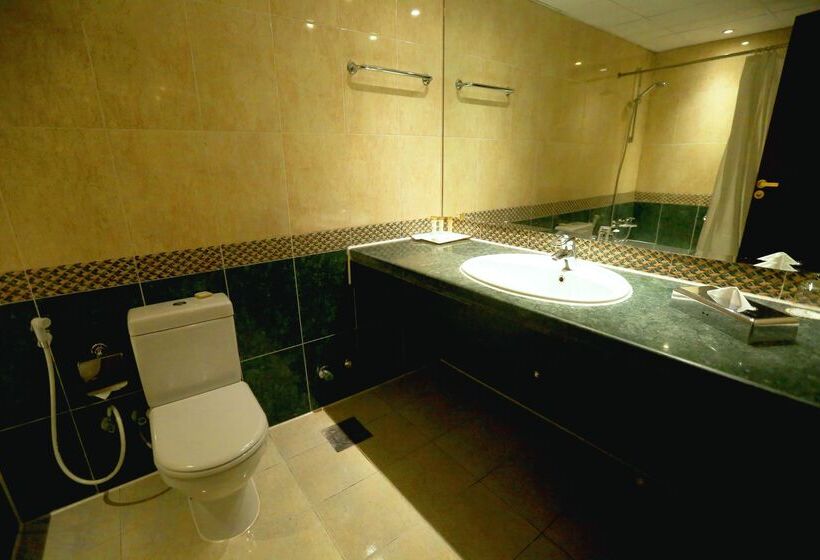 سوییت خانوادگی, Triumph Plaza