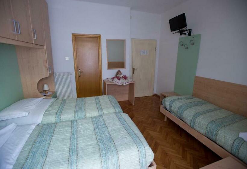 Номер Стандарт Трехместный, Albergo Italia