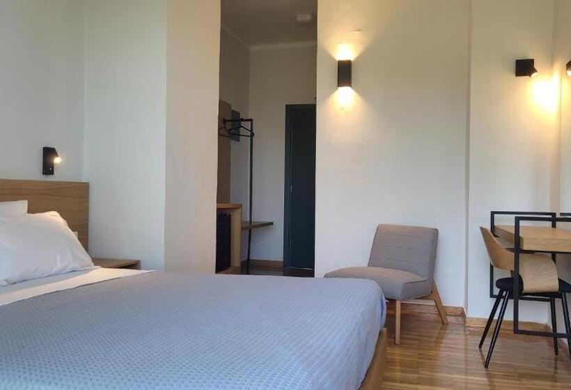 Quarto Estandar, Theoxenia