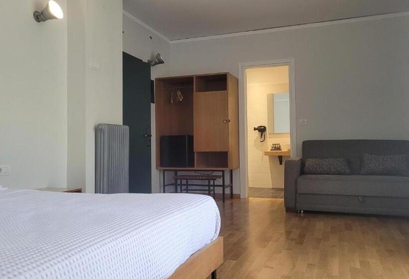 Quarto Triplo Estandar, Theoxenia