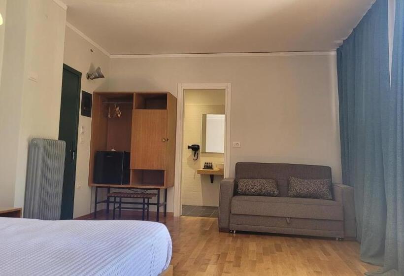 Quarto Triplo Estandar, Theoxenia