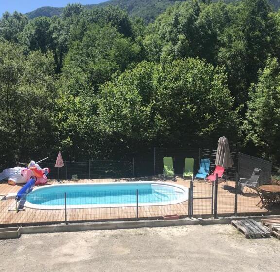 Номер Стандарт Вид на Горы, Au Bord De L Eau