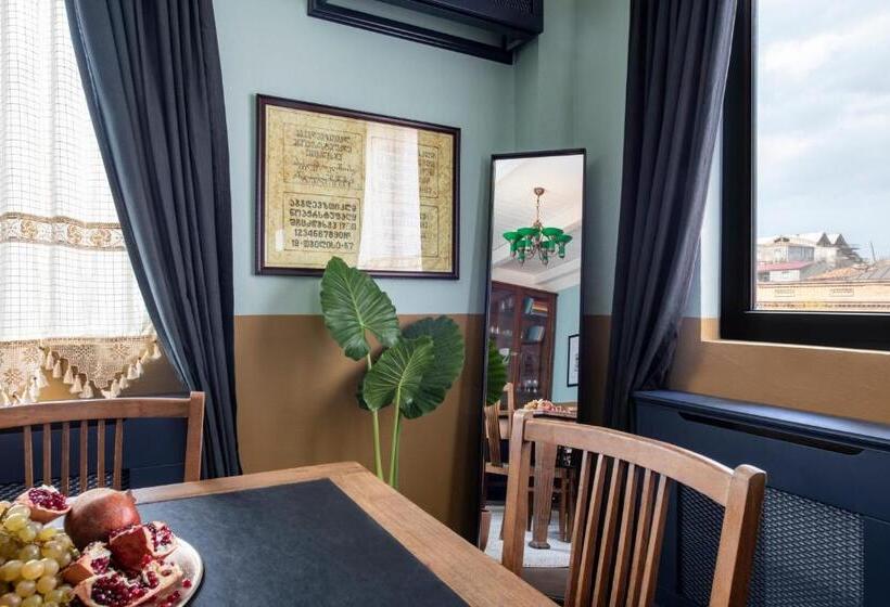풀장 전망 스위트, Communal Hotel Telavi