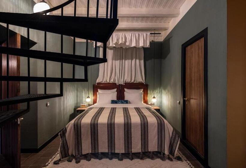 자쿠지 스위트, Communal Hotel Telavi