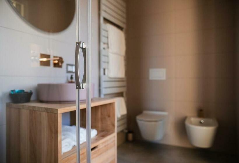 Номер Стандарт с Балконом, Luxury Suites Rocopom   Lake Front