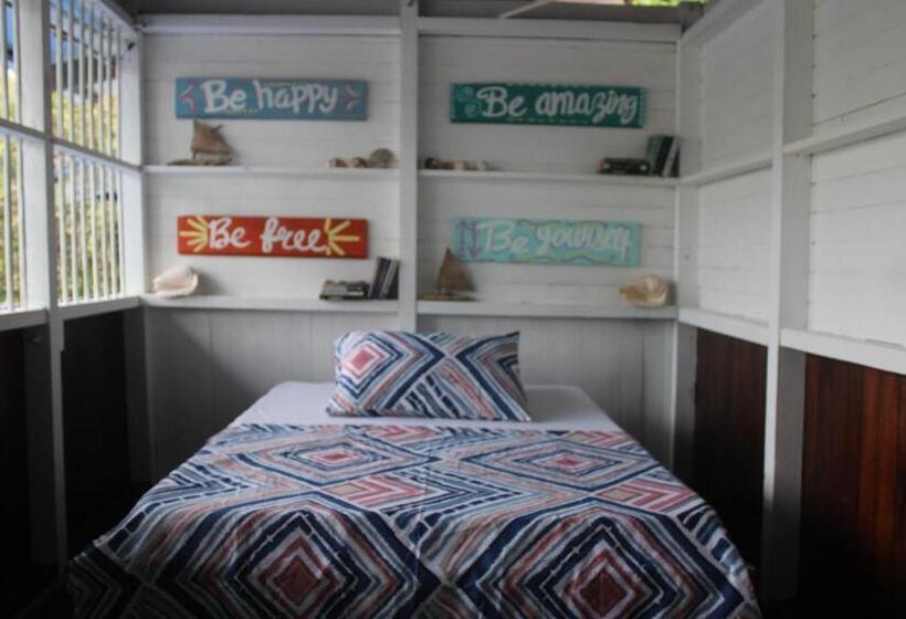 Quarto Quadruplo Estandar Banheiro Compartilhado, Refugio Mr Jerry Eco Hostal