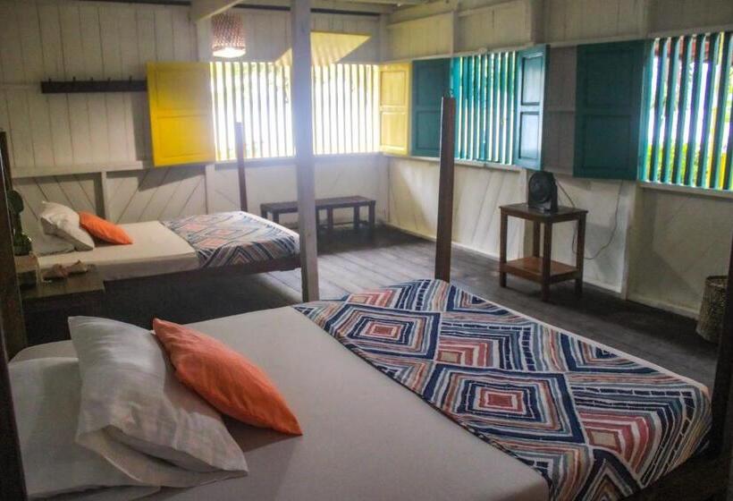 Quarto Quádruplo Estandar, Refugio Mr Jerry Eco Hostal