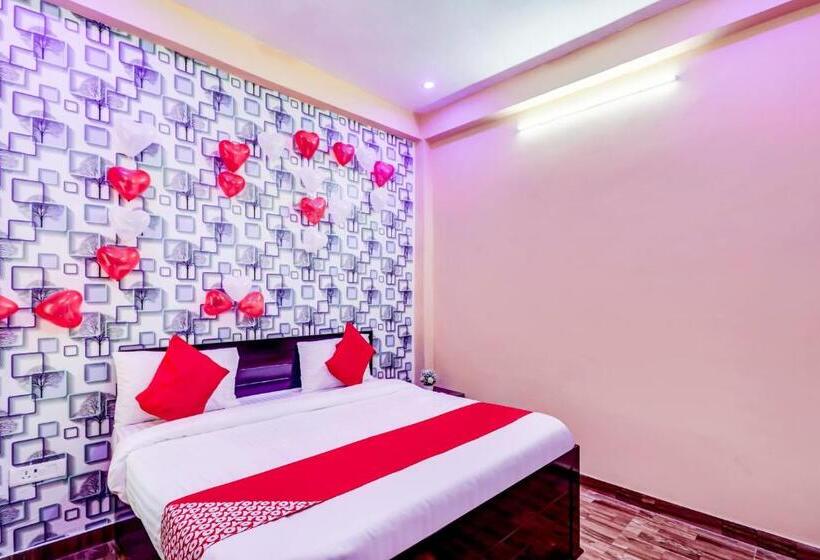 חדר דלוקס, Oyo 77242 R K Residency Sgpgi