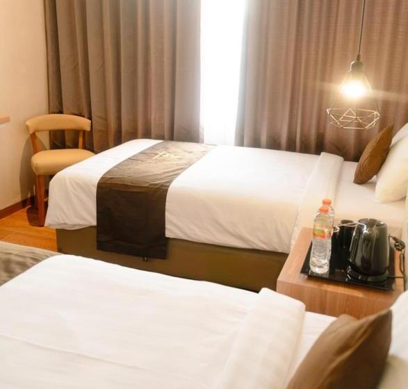 스탠다드 룸, Zenith Premiere Hotel Baubau