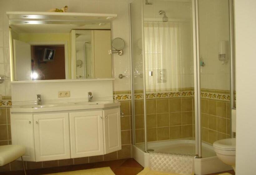 Полулюкс, Charme   Hotel Lindenhof