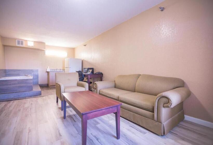 带大床的套房, The Crossroads Hotel And Suites Irving