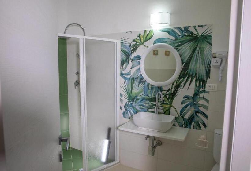 חדר לארבעה סטנדרטי עם מרפסת, Largo Sicilia B&b