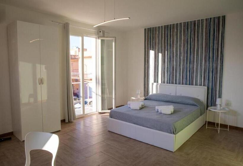 חדר לארבעה סטנדרטי עם מרפסת, Largo Sicilia B&b