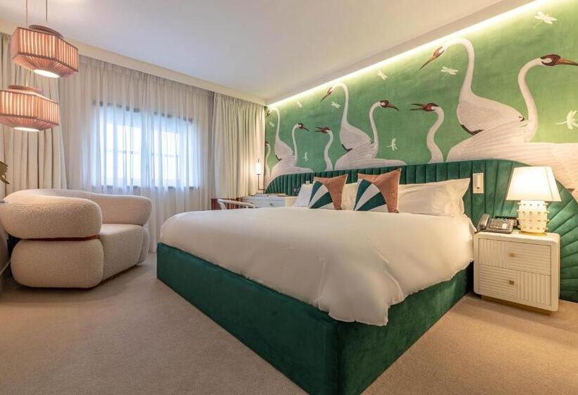 Habitación Superior, Claude Marbella
