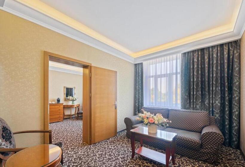 Deluxe Suite, Jelgava