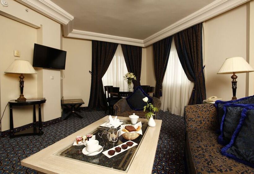 جناح جونيور, Regency Tunis