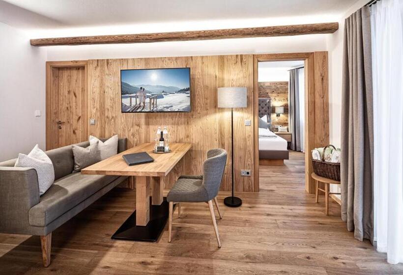 Люкс Повышенной Комфортности, Naturhotel Edelweiss Wagrain