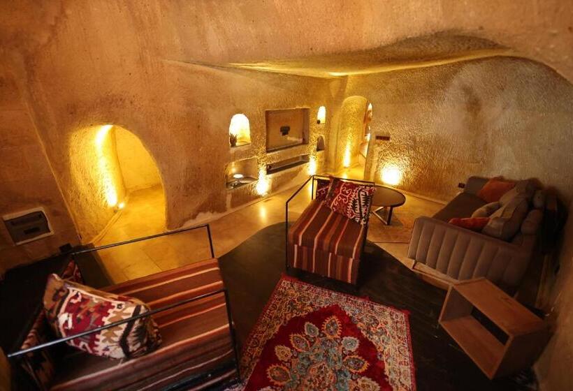 스위트 킹사이즈 침대, Alice In Cappadocia