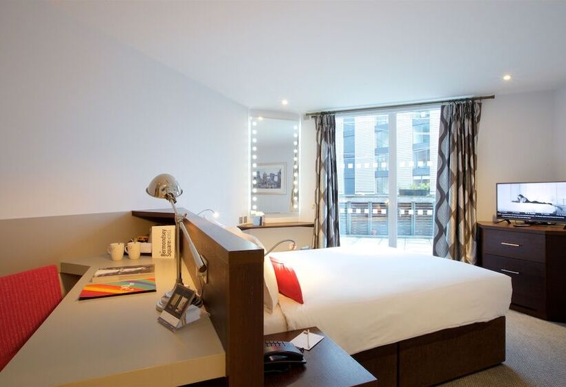 Номер Стандарт с Террасой, Bermondsey Square Hotel   A Bespoke