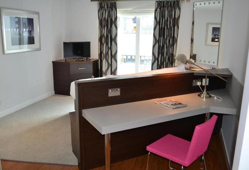 Номер Стандарт с Террасой, Bermondsey Square Hotel   A Bespoke