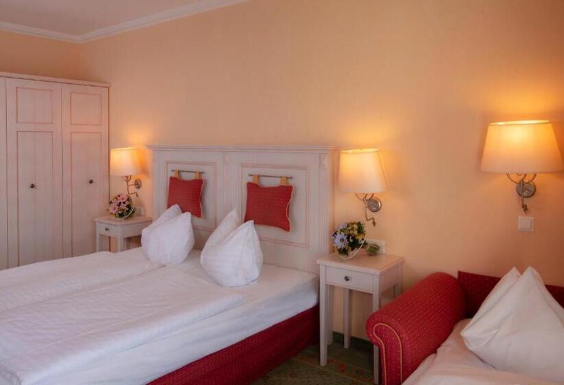 Семейный Номер, Thermenhotel Vier Jahreszeiten