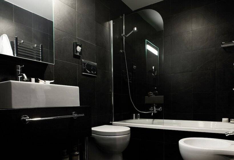 Standard Triple Room, Twenty One