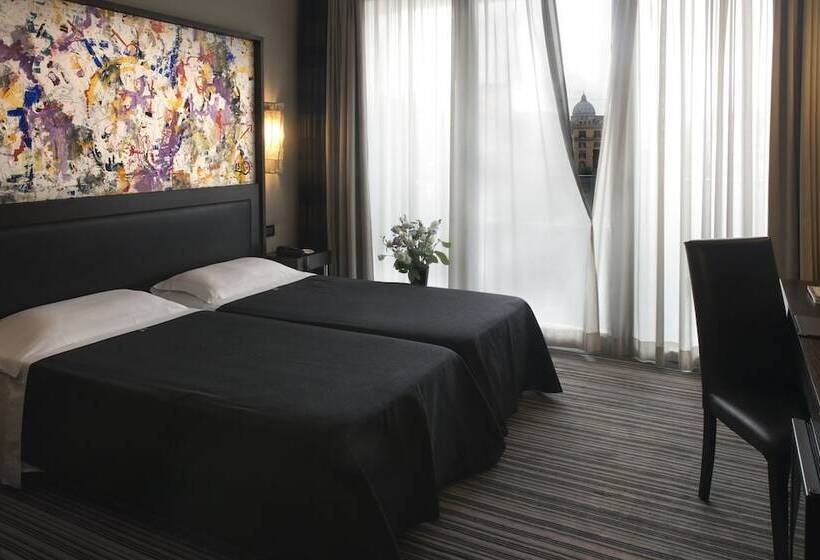 Standard Room, Twenty One