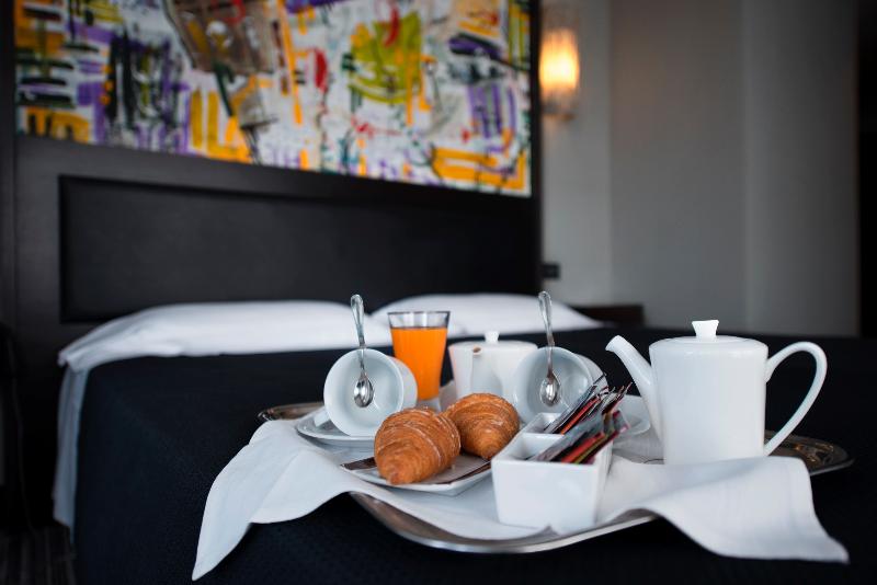Standard Room, Twenty One