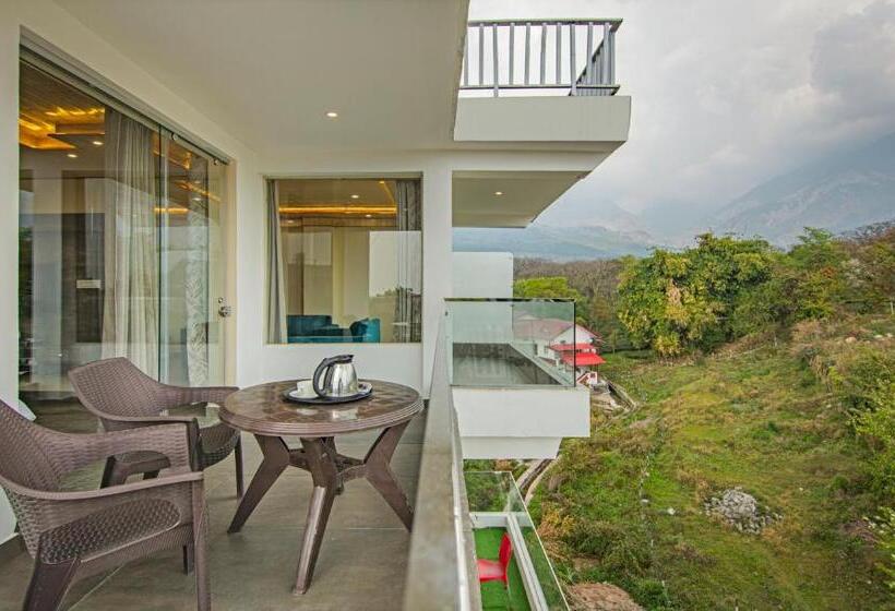 Quarto Superior, Treebo Ortus Residency