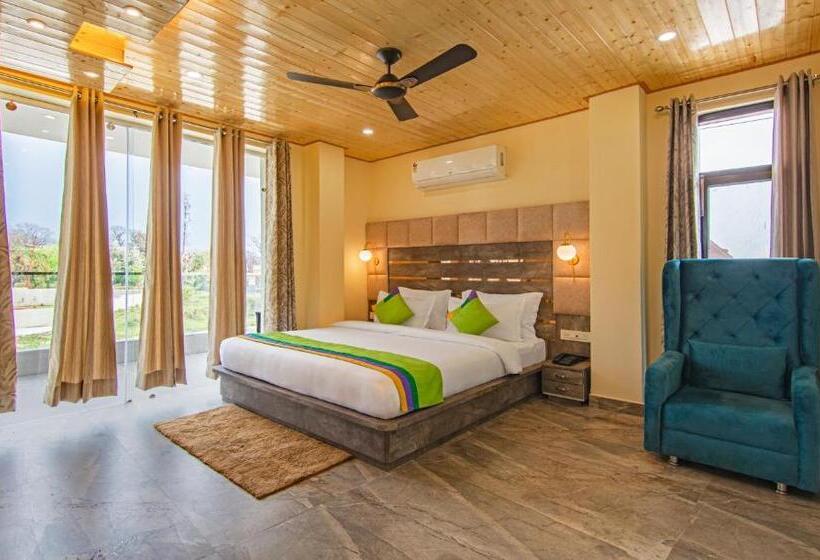Quarto Superior, Treebo Ortus Residency