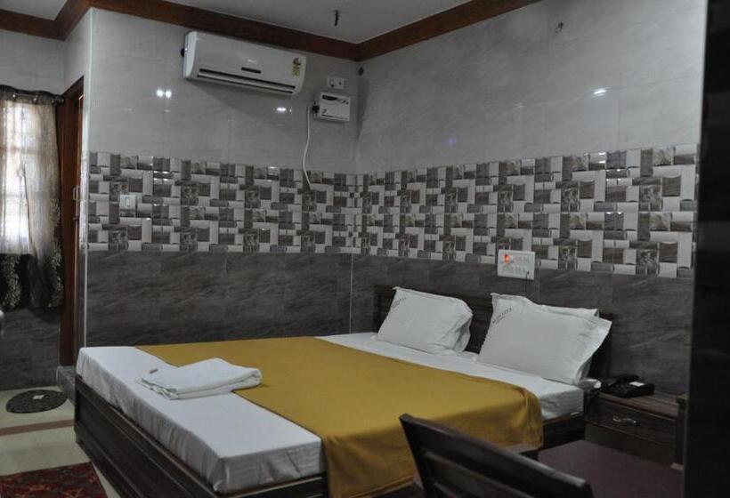 Номер Deluxe, C M Hotel New