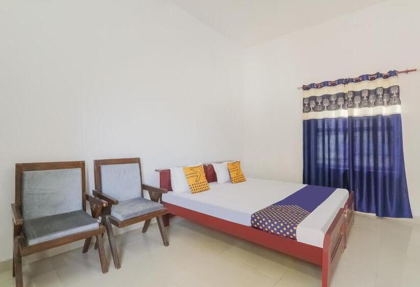 Номер Стандарт Трехместный, Spot On Sahyadri Inn