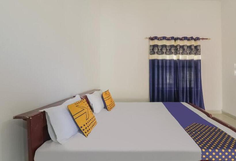Номер Стандарт Трехместный, Spot On Sahyadri Inn