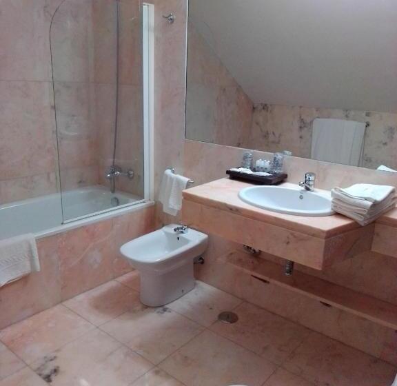 Quarto Triplo Estandar, Acez