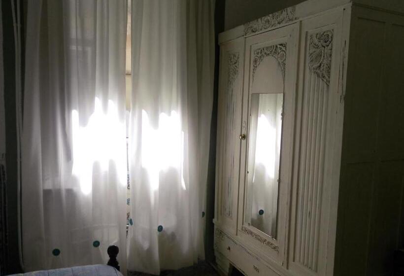 Quarto Estandar Individual Banheiro Compartilhado, New Aljubarrota Guest House