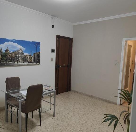 جناح سرير كينج, Etnea Gioeni House Suite