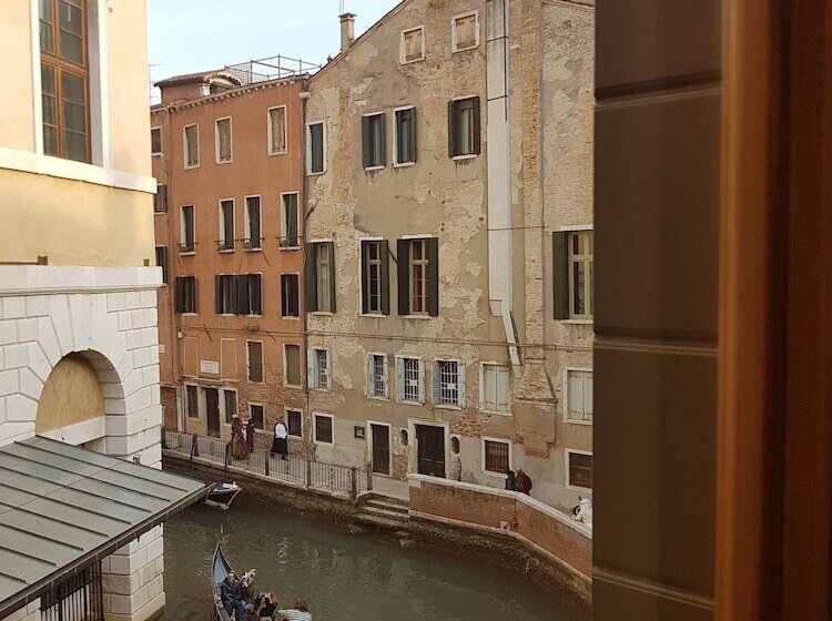 اتاق سوپریور با چشم‌انداز, Ad Place Venice