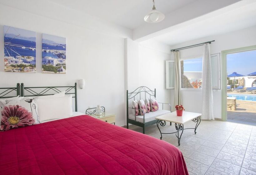 اتاق سوپریور با چشم‌انداز استخر, Bellissimo Resort
