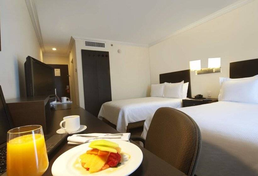 プールの見えるデラックスルーム, Fiesta Inn Cuernavaca