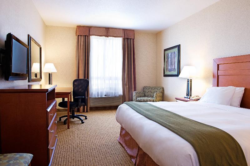 キングサイズベッドのスタンダードルーム, Holiday Inn Express Grande Prairie, An Ihg