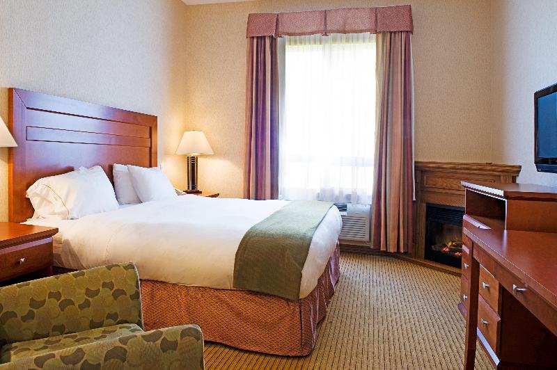 キングサイズベッドのスイートルーム, Holiday Inn Express Grande Prairie, An Ihg