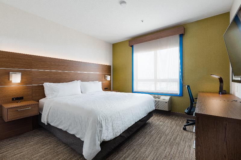 キングサイズベッドのエクゼクティブルーム, Holiday Inn Express Grande Prairie, An Ihg